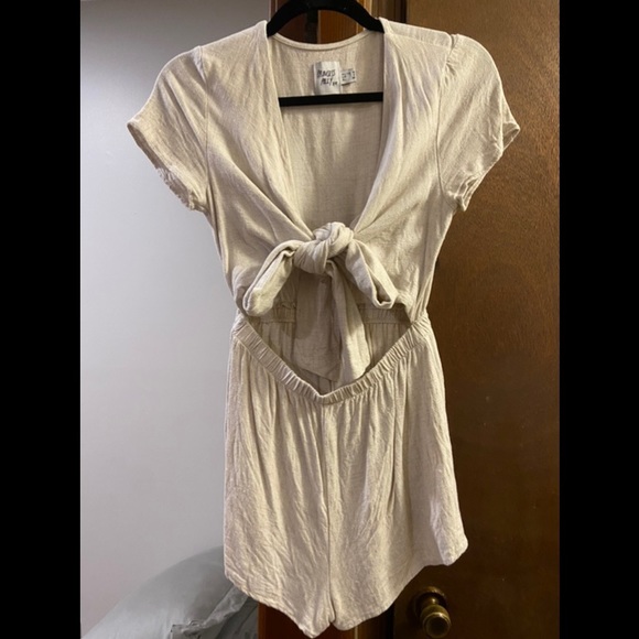 Princess Polly Ragnar Tie-Front Romper in Beige (Size 4) - Picture 2 of 6